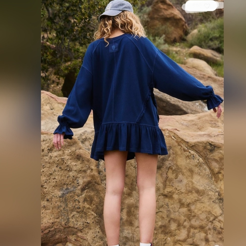 FREE PEOPLE MOVEMENT NWT Spring forward tunic -blue -large - Picture 2 of 5